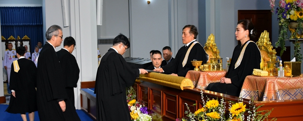 พิธีพระราชทานประกาศนียบัตรแก่ผู้สอบไล่ได้ สมัยที่ 77